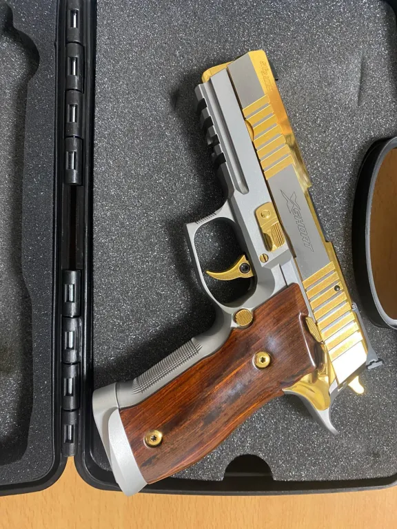Si̇g Sauer P226 Gold Vi̇oli̇n Seri̇siŞarjör Gravür İşlemeli̇ Türkiyede  başka yok.Koleksi̇yon Mastershop - 3