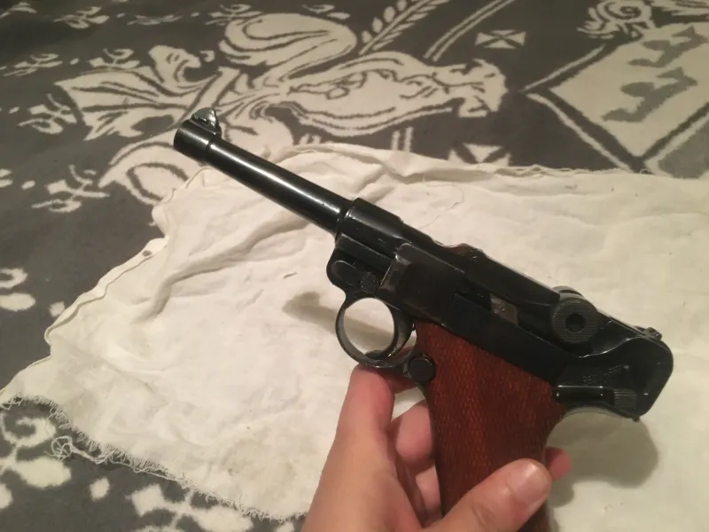 Makaralı barebellum tabanca