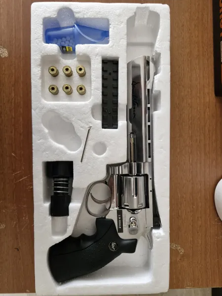 Asg Dan Wesson 6 Revolver