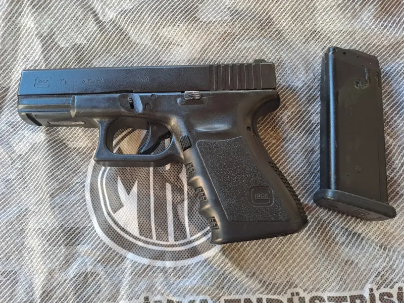 Kamu Personelinden Glock 19 Tabanca