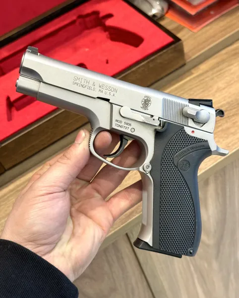Smi̇th Wesson 5906