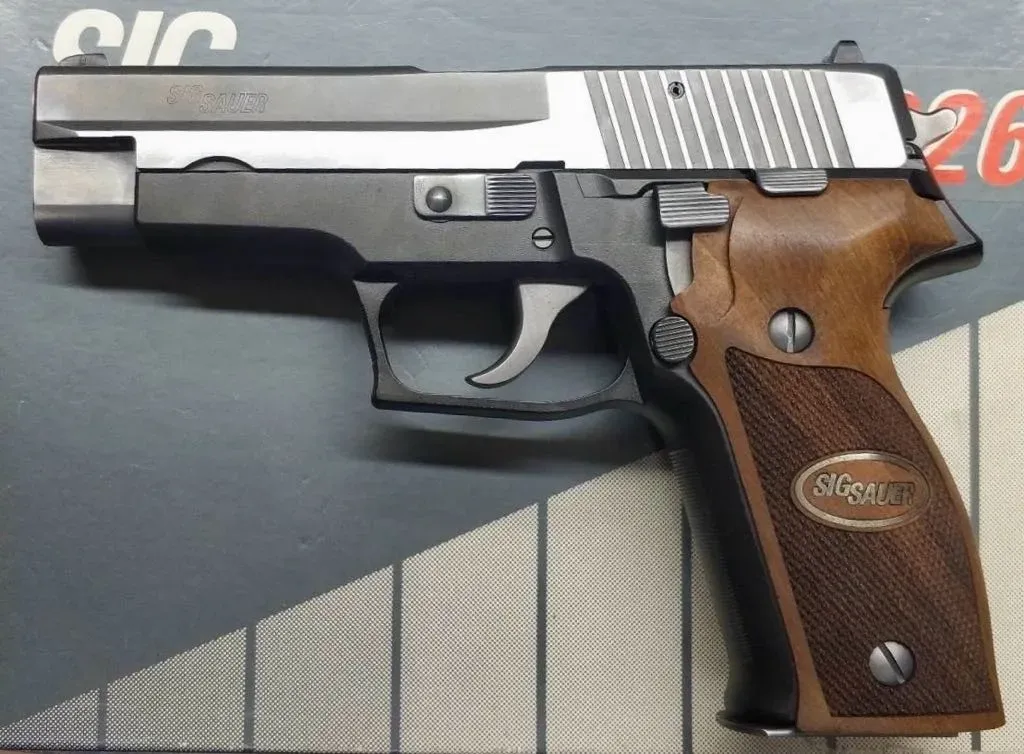 Sig Sauer P226 - 1