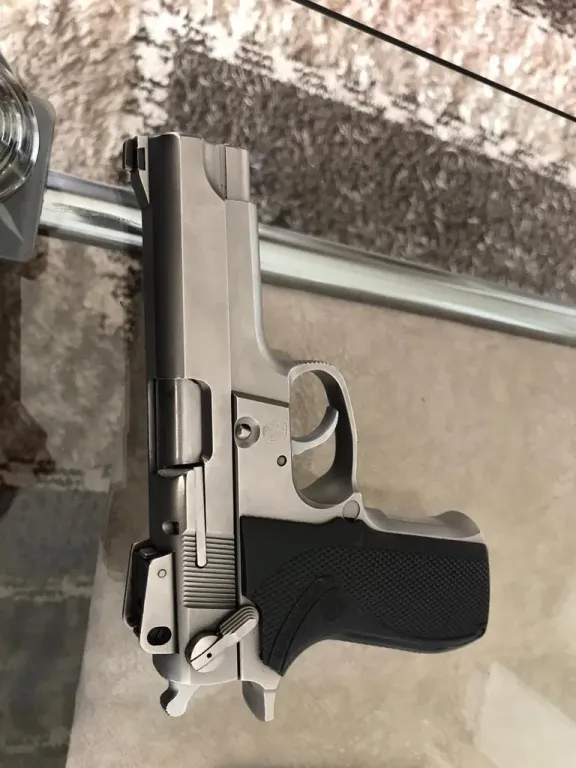 Smith Wesson 5906 - 2
