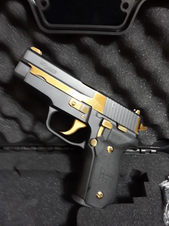 Si̇g Sauer P228 Taşimaya Çok Uygun Hafi̇f Rahat