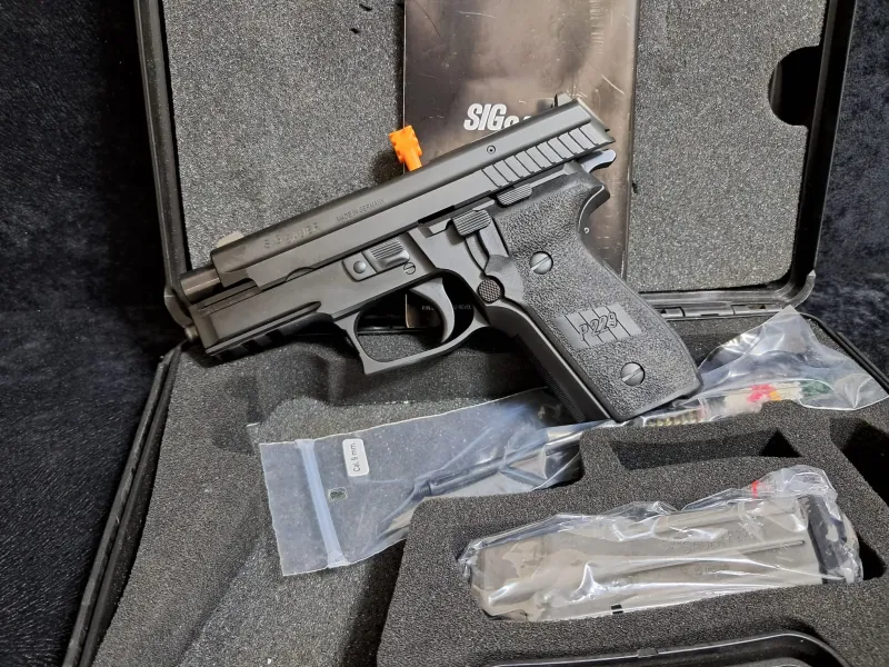 P229 Si̇g Sauer Orji̇nal Alman Sifir Çi̇ft Şarjörlü Yargi Mensubu Da