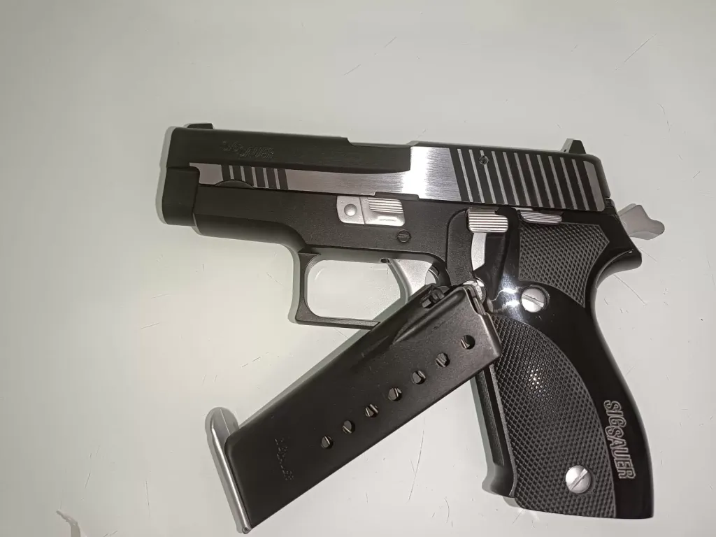 Sig Sauer P225 - 3
