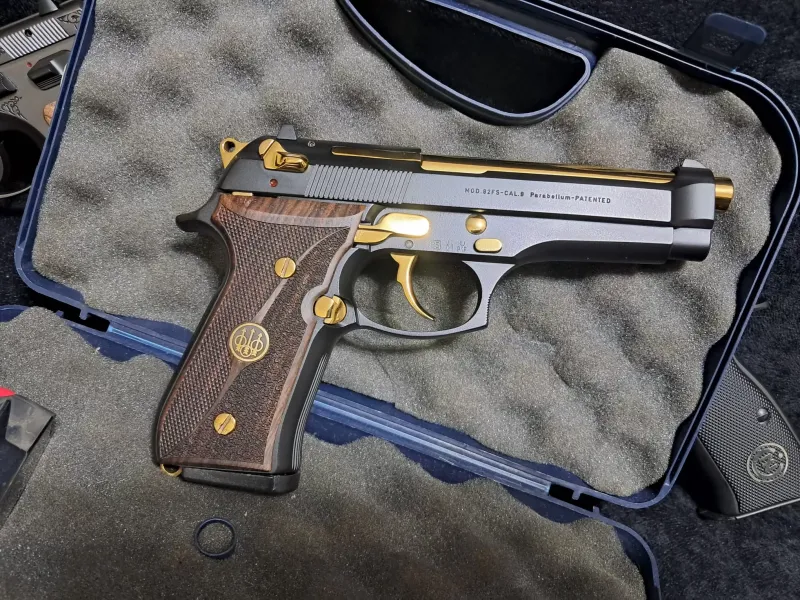 Beretta 92 Fs 9Mm Kusursuz Çft Şarjörlü Temi̇zleme Aparati Kutu Mevcut