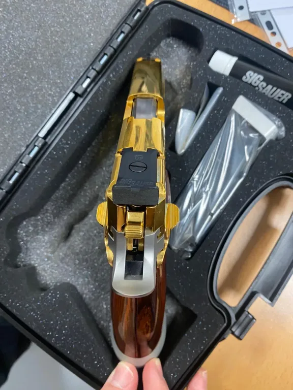 Si̇g Sauer P226 Gold Vi̇oli̇n Seri̇siŞarjör Gravür İşlemeli̇ Türkiyede  başka yok.Koleksi̇yon Mastershop