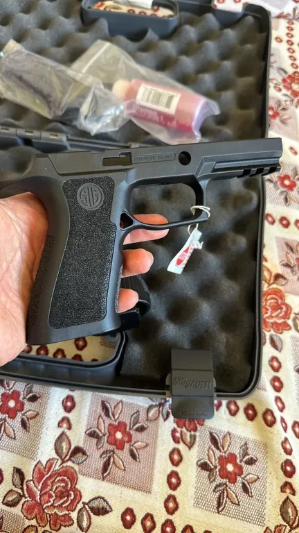 Kamu Görevli̇si̇nden Sifir Kullanilmamiş Full Aksesuarli P320 - 2