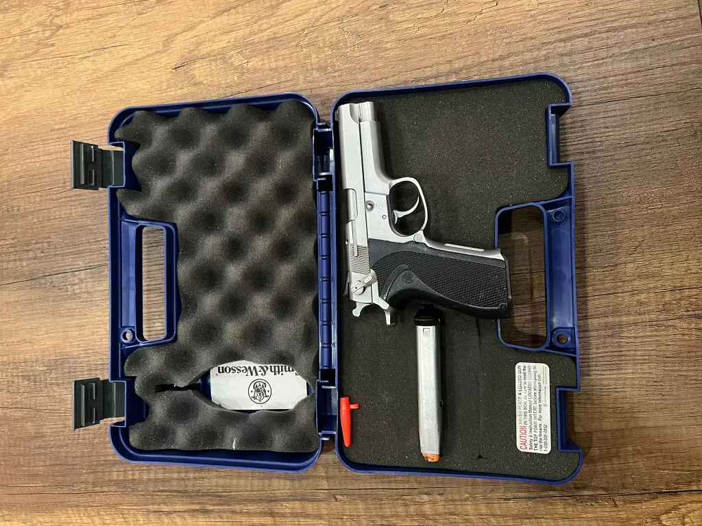 Smith Wesson 5906 - 1