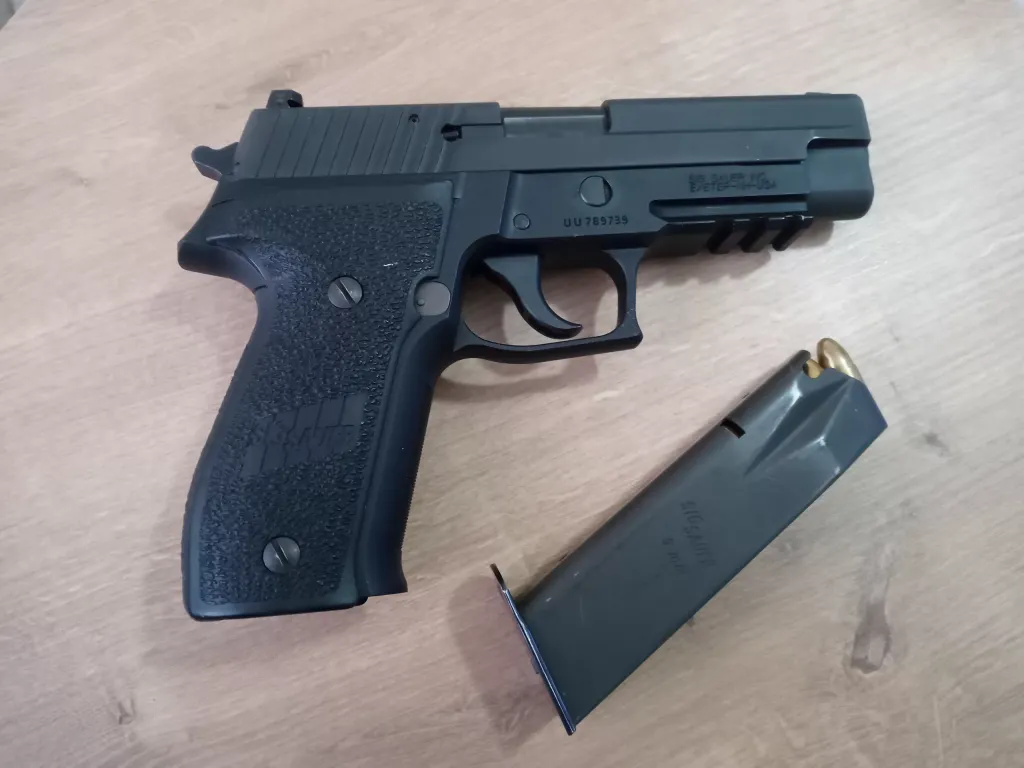 Sig Sauer P226 Amerikan - 1