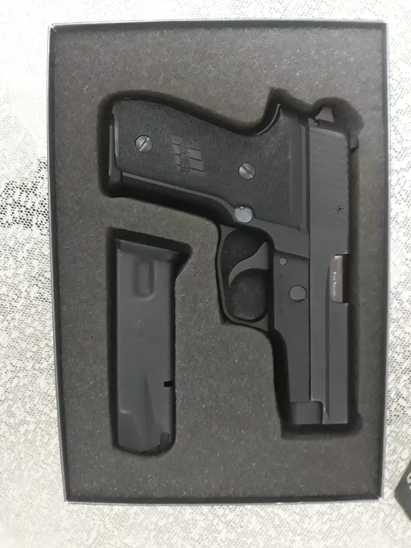 1993 Sig Sauer P228 Sıfır Ayarında Silah Kılıfı Ile Birlikte Pazarlık Vardır - 1