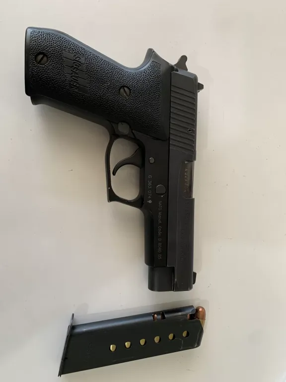 Sig Sauer P220 - 5