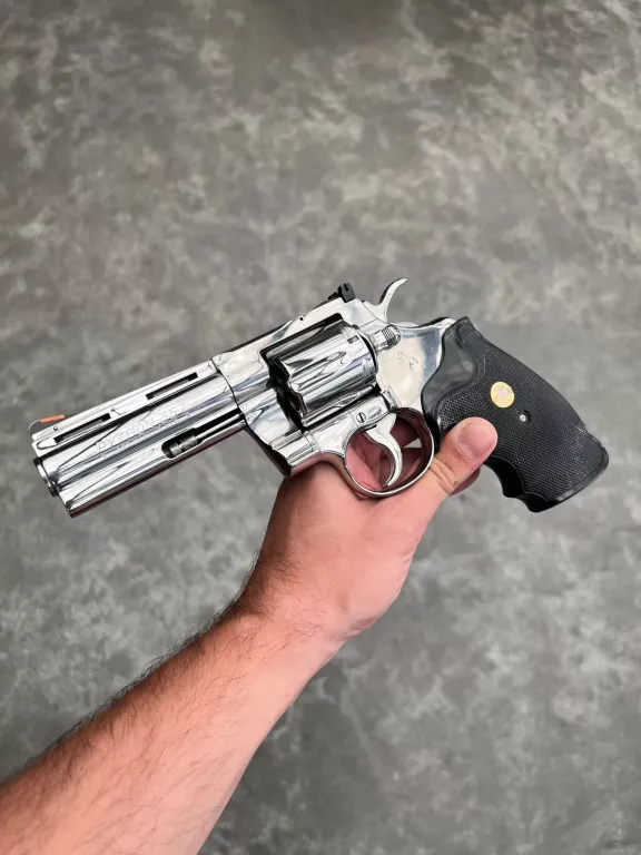 Efsane Si̇lah Colt Python 4 İnch