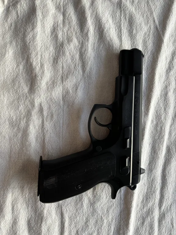 Emni̇yet Personeli̇nden Sifir Ayarinda 93 Model Cz 75 B - 1