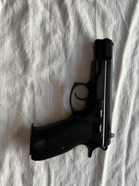 Emni̇yet Personeli̇nden Sifir Ayarinda 93 Model Cz 75 B