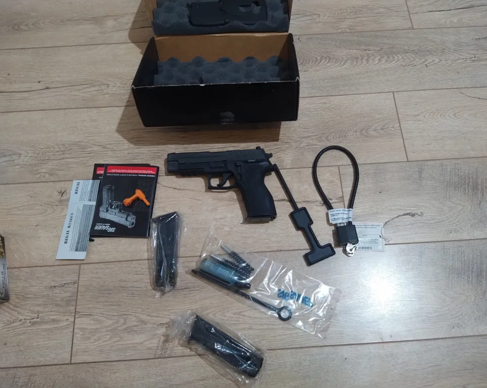 Sig Sauer P226 - 1
