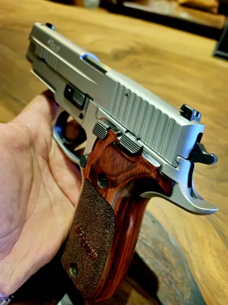 Si̇lahlarin Şahi P226 Elite Stainless