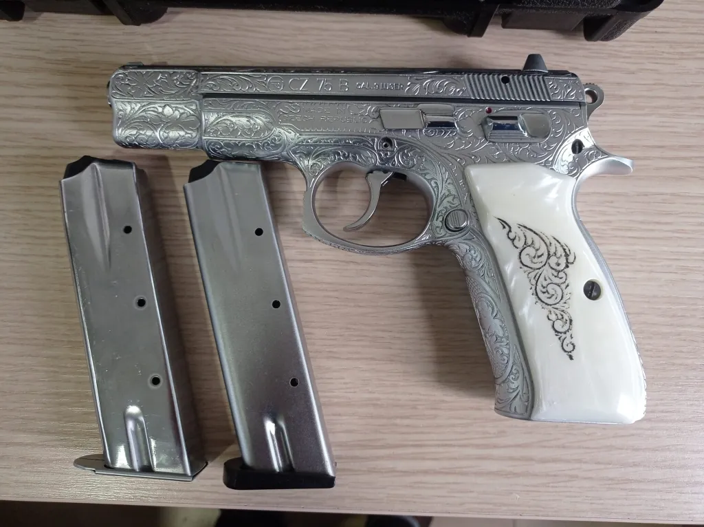 Polisten Cz 75 B Gümüş Gravür Işmeli Sıfır Ayarında - 1