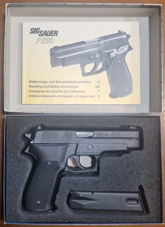 Sig Sauer P226 - 1
