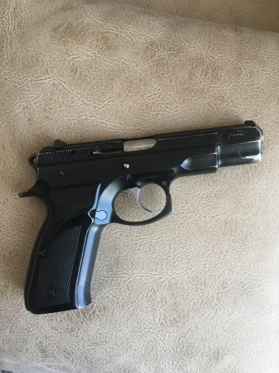 Emekli Polisten Taşıma Ruhsatlı Az Atış Yapılmış Orjinal Cz 75 B Silah Fiyatı 70 Tl Dir - 1
