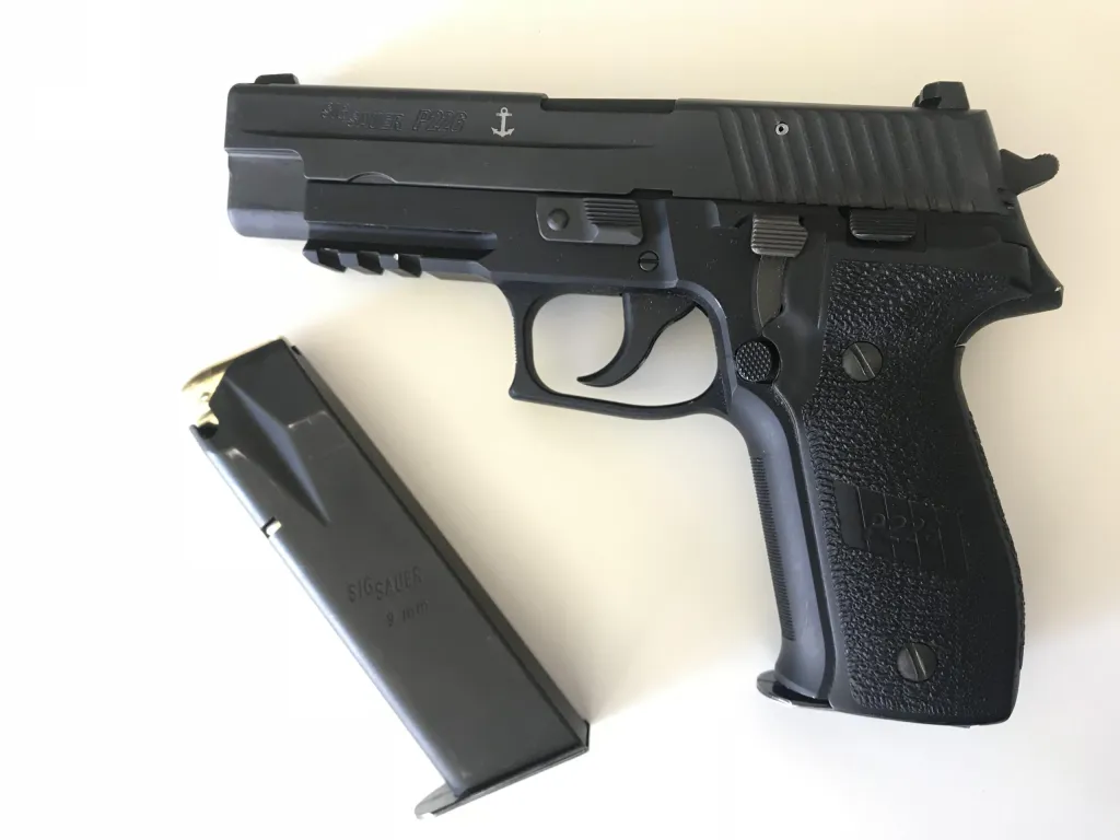 Sig Sauer P226 Mk25 - 1