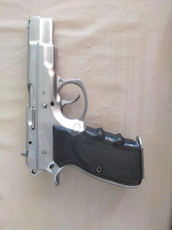 Memurdan Temiz Cz 75 B Eşsiz Temizlikte