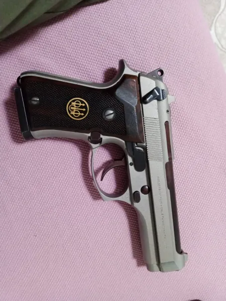 Polis Memurundan Temiz Çok Az Kullanılmış Beretta Compact