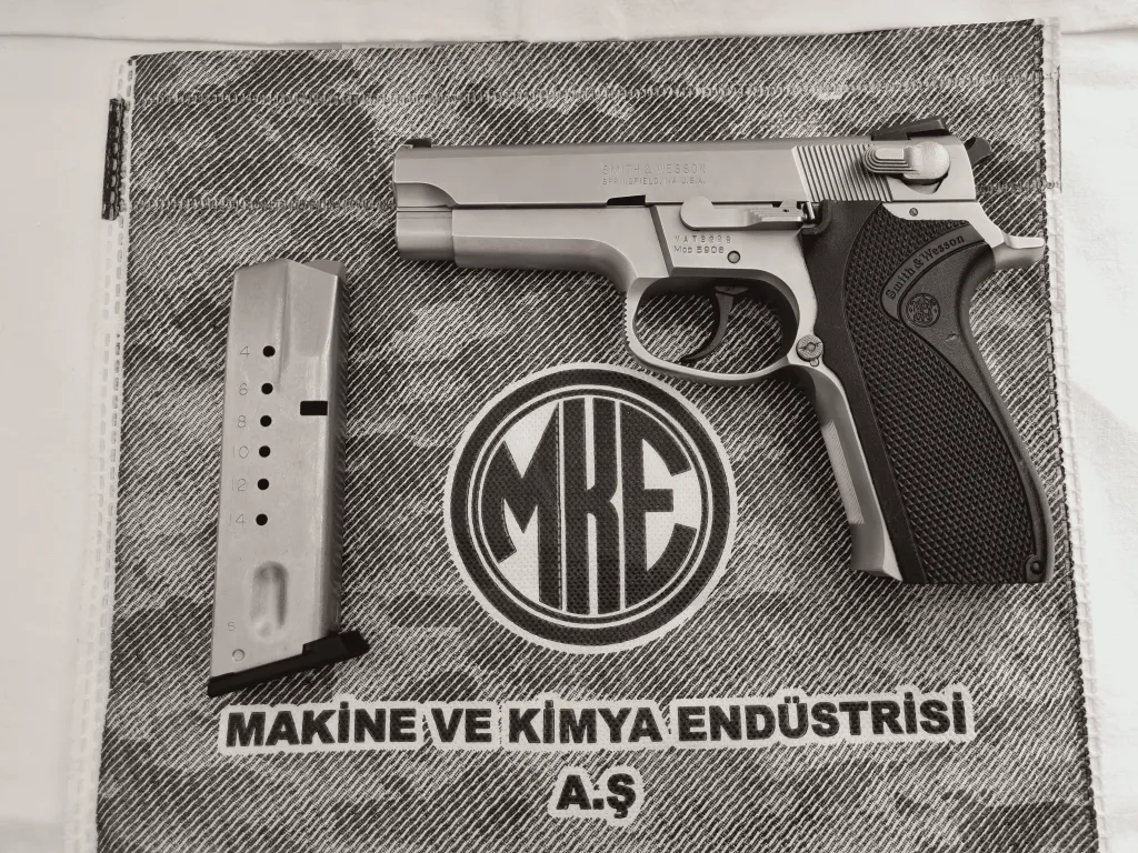 Sıfır Ayarında Smith Wesson 5906 - 1
