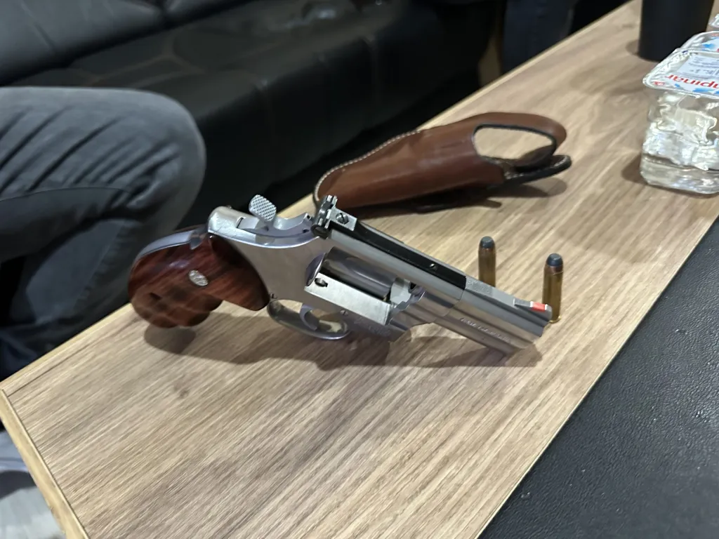 Smith Wesson - 4