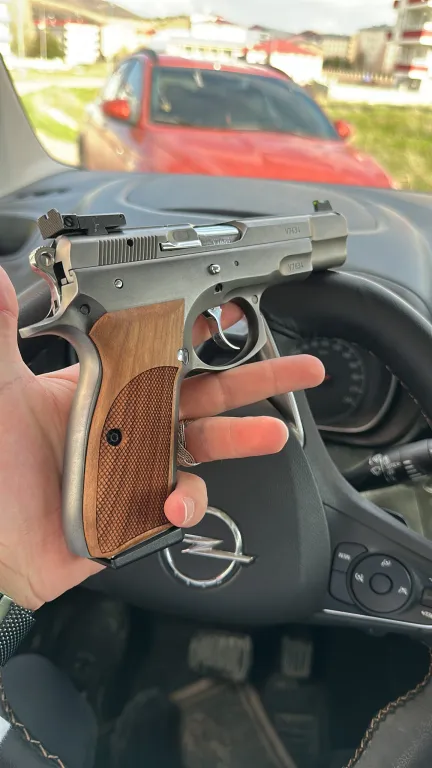 Çok Kullanılmamış Temiz Cz75B