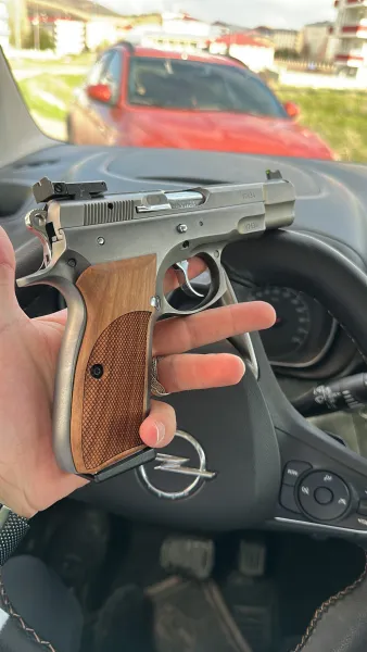 Çok Kullanılmamış Temiz Cz75B