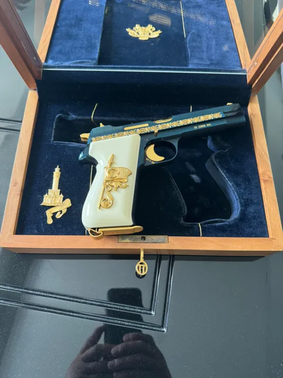 Koleksi̇yonluk Si̇g P210 Blue Helveti̇ce Özel Seri̇ - 5