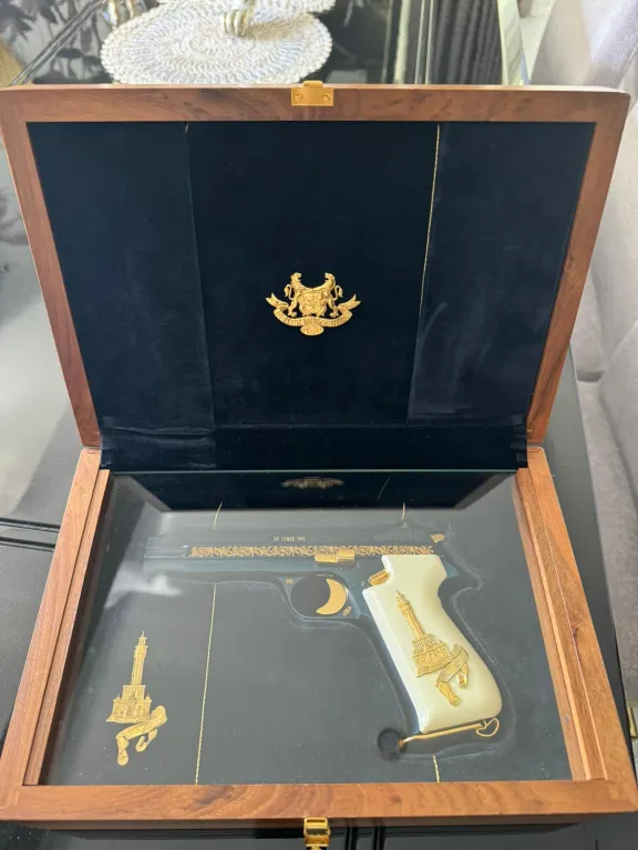 Koleksi̇yonluk Si̇g P210 Blue Helveti̇ce Özel Seri̇ - 1