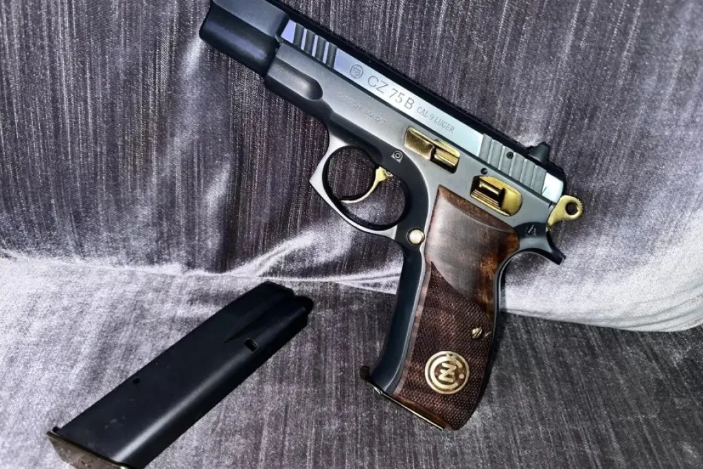 Ruhsatli Cz 75B Özel Ti̇tanyum Kaplama Ci̇ft Şarjör Temi̇z Bakimli Az Kullanilmiş Firsat Tabancasi Ayrica Ori̇ji̇nal Boyasi Üstünde Cz 75B 97 Model Çi̇ft Şarjör Fi̇yati 65 Bi̇n Her İki̇si̇de Çok Temi̇z Bakimli Az Kullanilmiş Tabancalar - 5