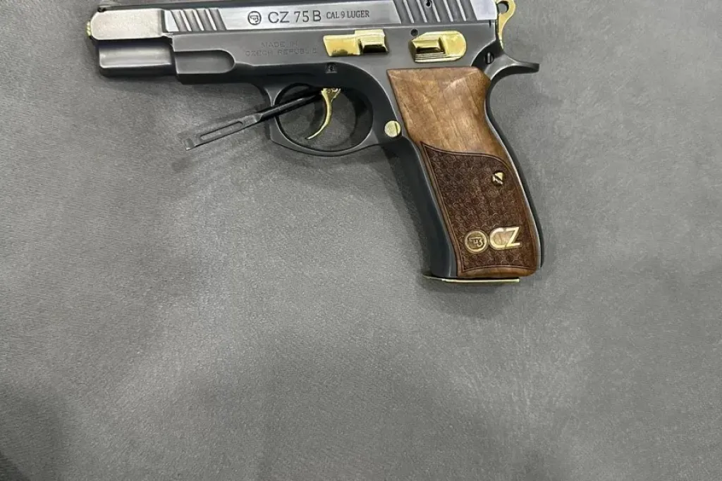 Ruhsatli Cz 75B Özel Ti̇tanyum Kaplama Ci̇ft Şarjör Temi̇z Bakimli Az Kullanilmiş Firsat Tabancasi Ayrica Ori̇ji̇nal Boyasi Üstünde Cz 75B 97 Model Çi̇ft Şarjör Fi̇yati 65 Bi̇n Her İki̇si̇de Çok Temi̇z Bakimli Az Kullanilmiş Tabancalar - 4