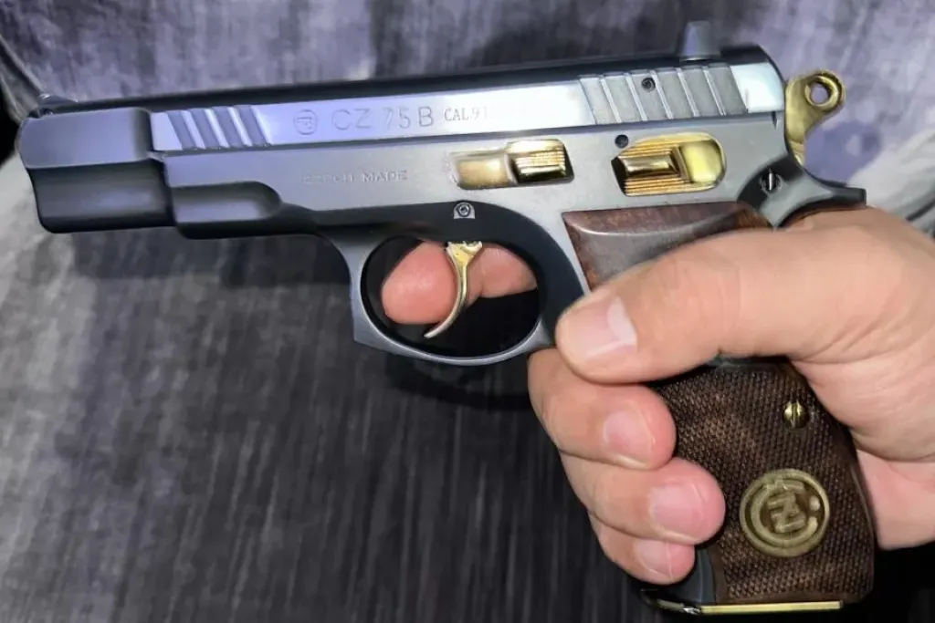 Ruhsatli Cz 75B Özel Ti̇tanyum Kaplama Ci̇ft Şarjör Temi̇z Bakimli Az Kullanilmiş Firsat Tabancasi Ayrica Ori̇ji̇nal Boyasi Üstünde Cz 75B 97 Model Çi̇ft Şarjör Fi̇yati 65 Bi̇n Her İki̇si̇de Çok Temi̇z Bakimli Az Kullanilmiş Tabancalar - 2