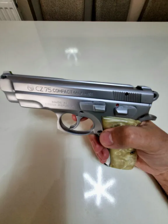 Cz 75 Compact - 4