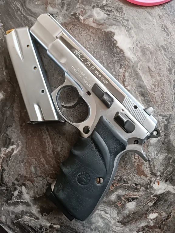 Polis Memurundan Krom Kaplama Cz75B - 1