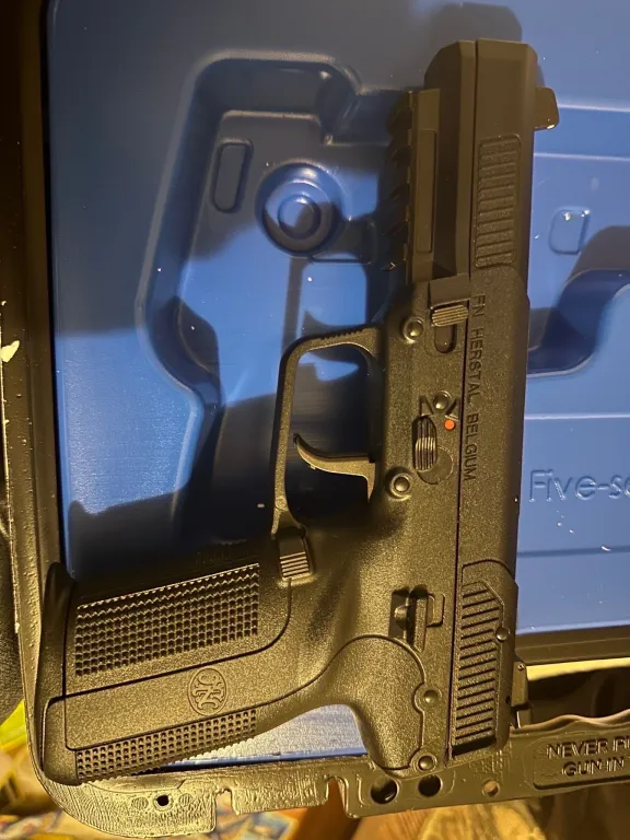 Fn Five Seven Sıfır Ve Yanında 150 Adet Mermisi Ile Beraber Verilecektir - 4