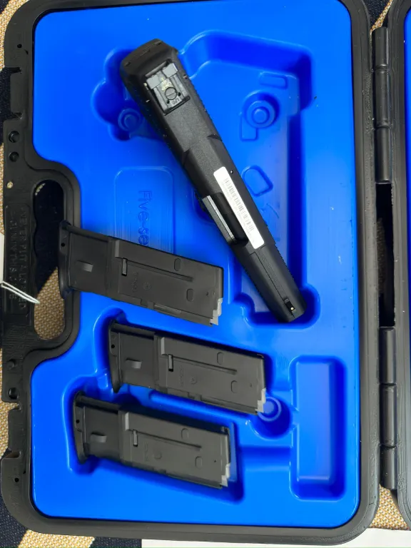 Fn Five Seven Sıfır Ve Yanında 150 Adet Mermisi Ile Beraber Verilecektir - 3