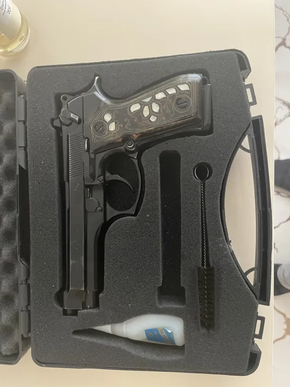 Beretta 92Fs - 1