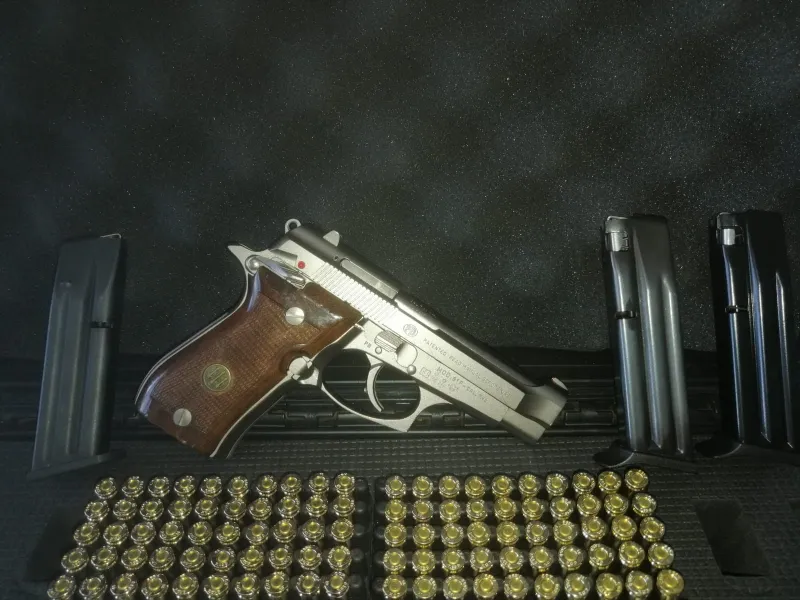 Memurdan Koleksiyonluk Beretta 81F Inox Tabanca Ankara Güncel