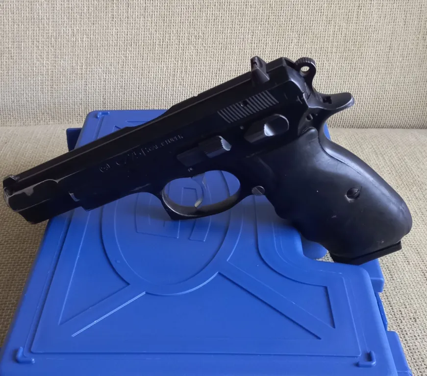 Polis Memurundan Cz75 - 1
