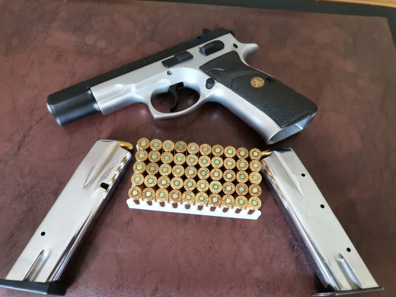 Emsalsi̇z Temi̇zli̇kte Cz 75B Poli̇sten Satilik