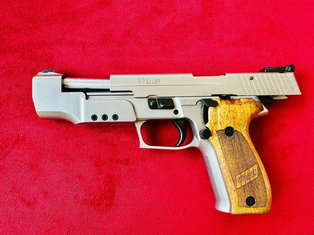 Aci̇l Alman İnoxs Sigsauer P226 S Özel Atıcı Silahıdır