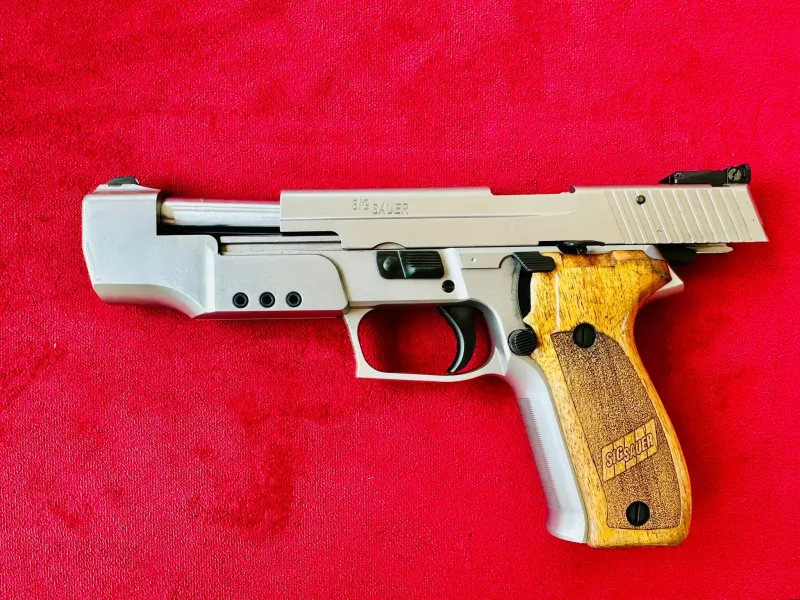 Aci̇l Alman İnoxs Sigsauer P226 S Özel Atıcı Silahıdır