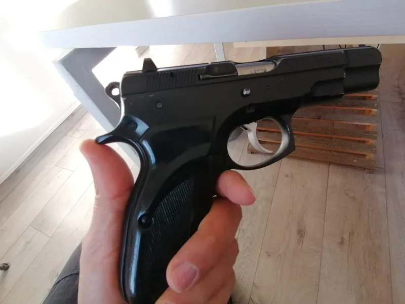 Kamu Personeli̇nden Cz 75 B