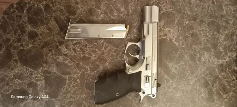 Emekli̇ Poli̇sten Cz 75 B