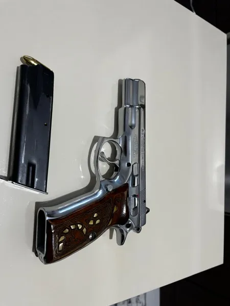 Kamu Personelinden Çiziksiz Kaplamalı Cz75B